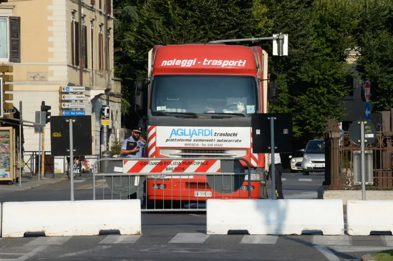 Allerta terrorismo, piazza Arnaldo messa in sicurezza