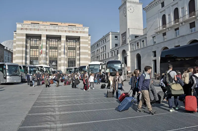 La partenza degli studenti bresciani