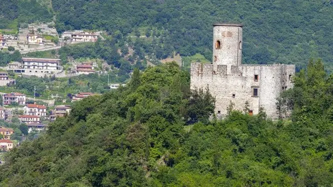 Riqualificazione. Grazie agli incassi del turismo, 60mila euro sistemeranno i percorsi che incorniciano la Rocca