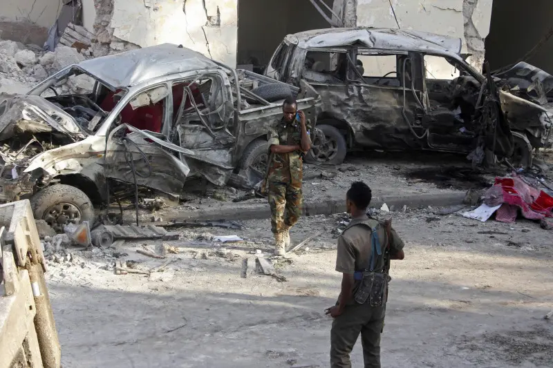 Attentato a Mogadiscio, almeno 23 i morti