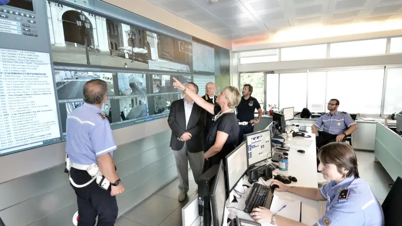 Visita di Ferragosto alla centrale operativa della Polizia Locale