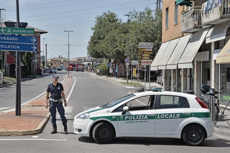 I soccorsi in via Valle Camonica