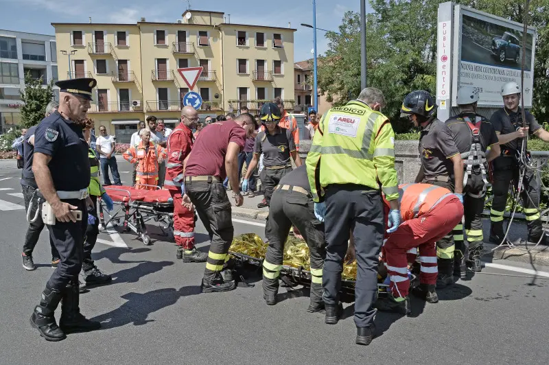 I soccorsi in via Valle Camonica