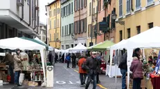 Una precedente edizione di Artestrasse in via Cattaneo - © www.giornaledibrescia.it