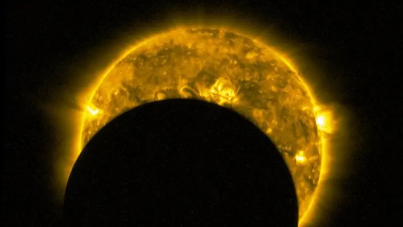 Un'eclissi solare ripresa dall'Esa - Foto Esa / Twitter © www.giornaledibrescia.it
