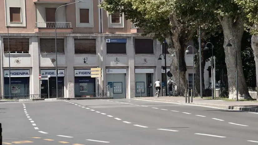 Domenica d'agosto, strade deserte