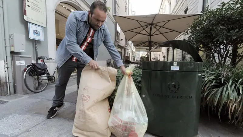 Dove lo metto. Accanto al cestino o davanti alla vetrina?