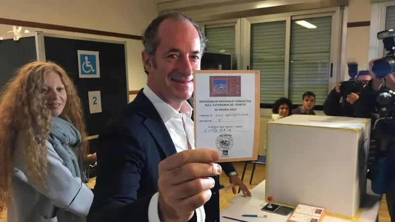 Il presidente della Regione Veneto, Luca Zaia al seggio - Foto Ansa