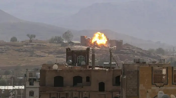 Esplosione durante un bombardamento - Foto Ansa