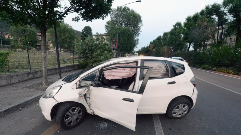 L'auto incidentata in viale Bornata