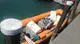 Il gommone ormeggiato al porto di Sirmione