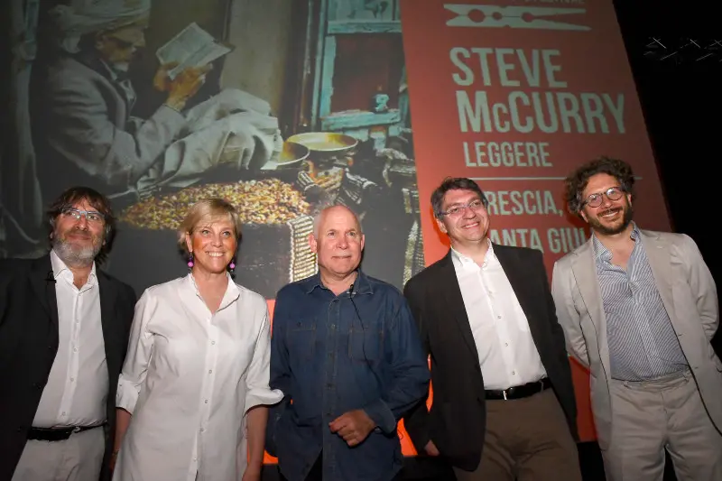 McCurry al Teatro sociale