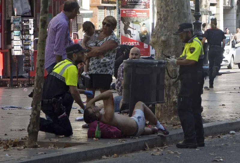 Le persone ferite nell'attentato di Barcellona