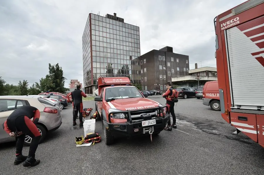 I soccorritori in via Risorgimento