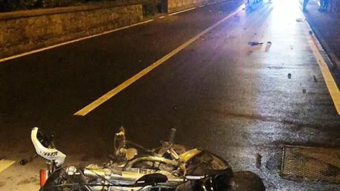 Cerveno, neopatentato ubriaco travolge 18enne in moto