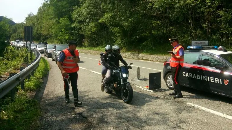 Monno, posto di blocco e maxi controlli sulla Statale 42
