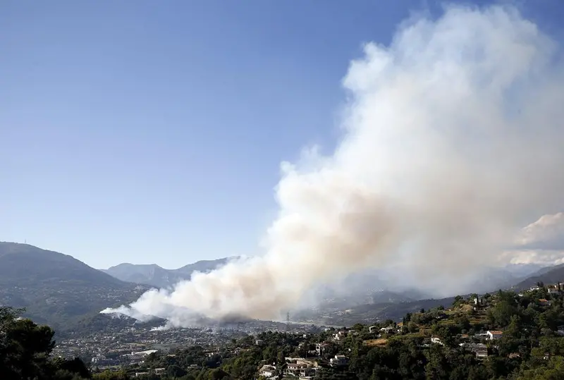 Gli incendi nel sud della Francia