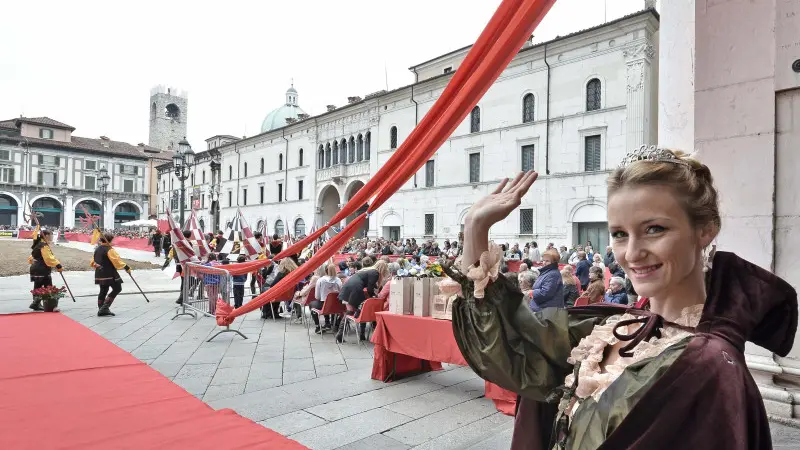 Giostra di Brescia, la bella Anita nei panni di Caterina Cornaro