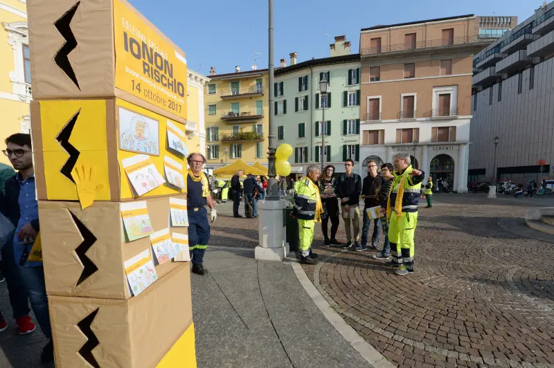 Protezione civile in piazza Mercato
