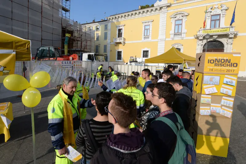 Protezione civile in piazza Mercato