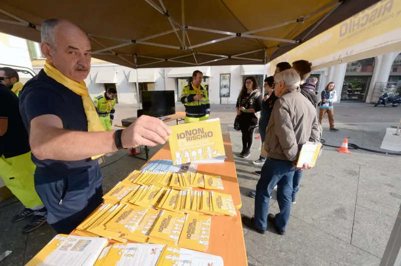 Protezione civile in piazza Mercato