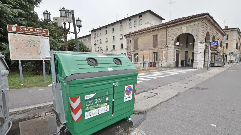 Porta a porta e differenziata: nuovi cassonetti per il vetro in centro