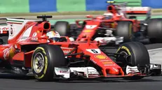 Vettel e Raikkonen in gara - Foto Ansa/Ap Zoltan Mathe