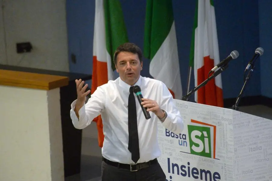Matteo Renzi durante una visita a Brescia - Foto Marco Ortogni/Neg © www.giornaledibrescia.it