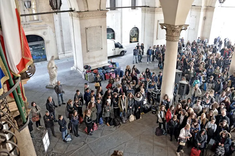 La partenza degli studenti bresciani