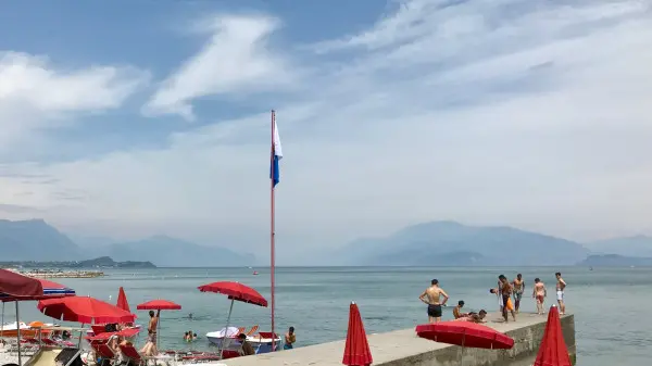 Tuffo vietato, grave 18enne tedesco