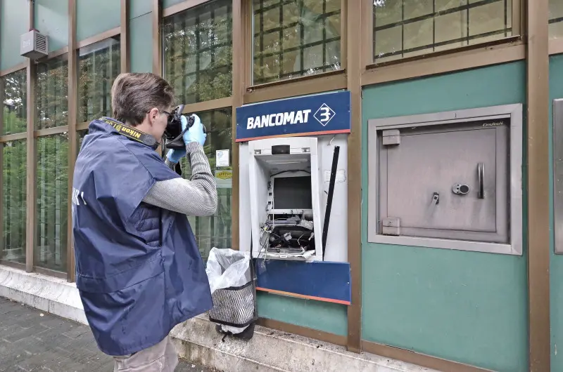 Il bancomat colpito a Lonato