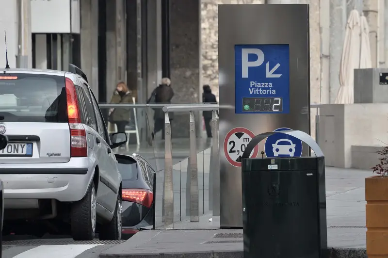 CODA IN VIA GRAMSCI