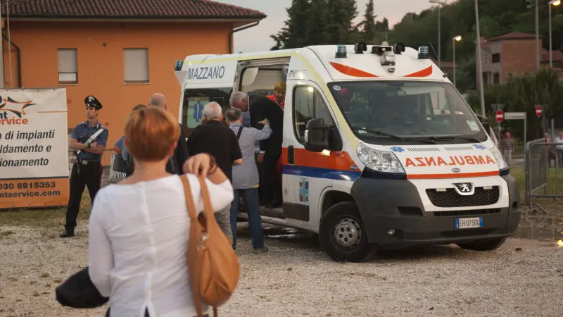 Veltroni a Botticino morso da un cane