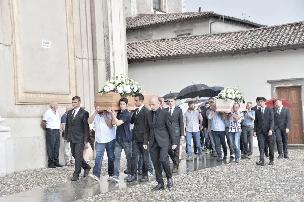 I funerali di Raffaella e Cesare a Sale Marasino