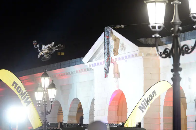 Le evoluzioni in piazzale Arnaldo