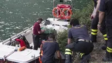 Sommozzatori in azione (Foto Eco di Bergamo)