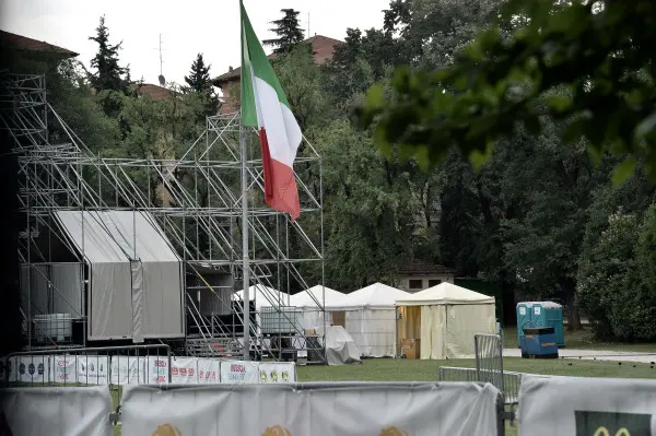 Campo Marte: giovanissime fan in attesa del concerto