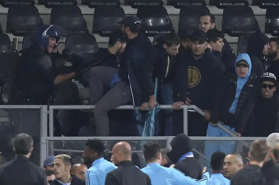 L'ex difensore della Juventus ha perso il controllo prima della partita di Europa League tra Marsigl