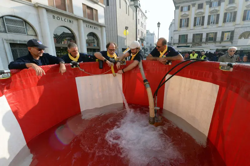 Protezione civile in piazza Mercato