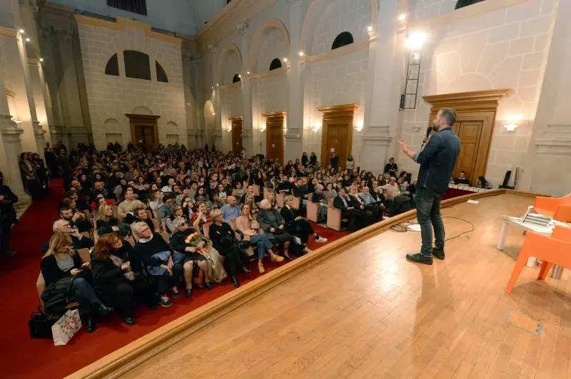 La presentazione del nuovo libro di Fabio Volo in San Barnaba