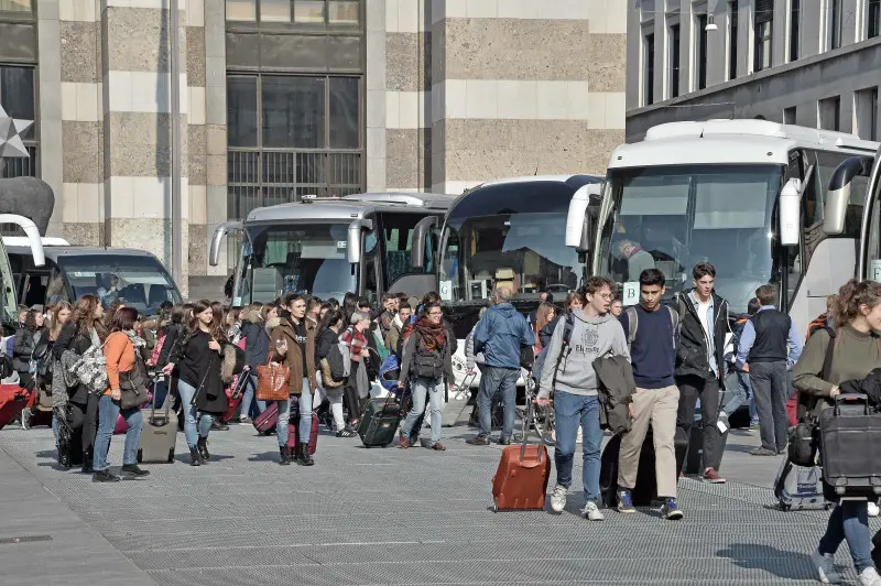 La partenza degli studenti bresciani