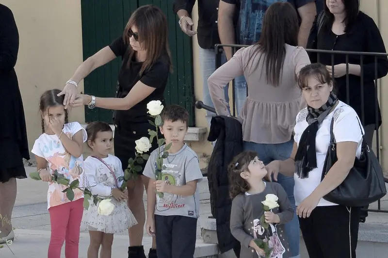 I funerali della piccola Victoria, la bimba sbranata dai cani