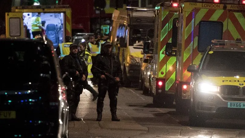 Polizia al London Bridge dopo l'attentato a Londra