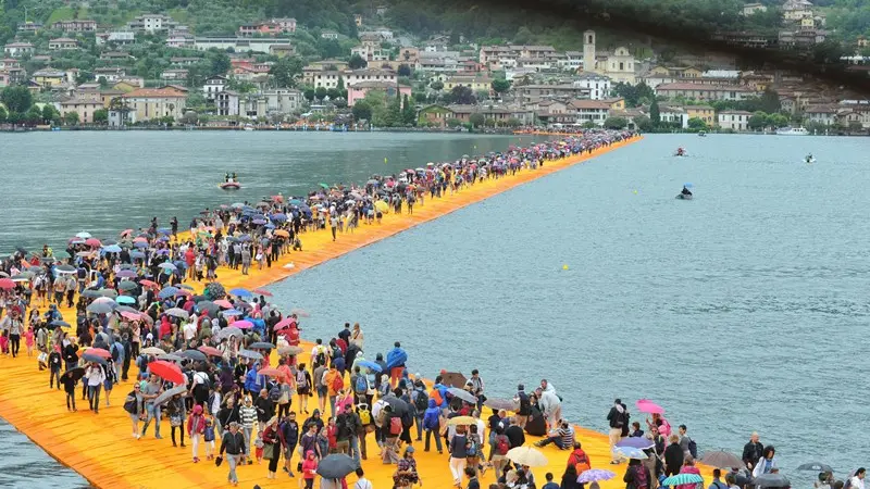 The Floating Piers, una domenica d'assalto