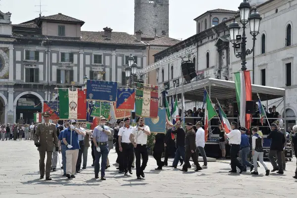 Piazza Loggia: le foto dalla Festa della Repubblica