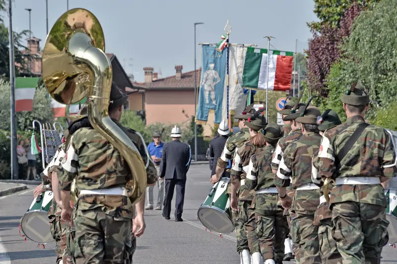 La sfilata degli alpini a Caionvico