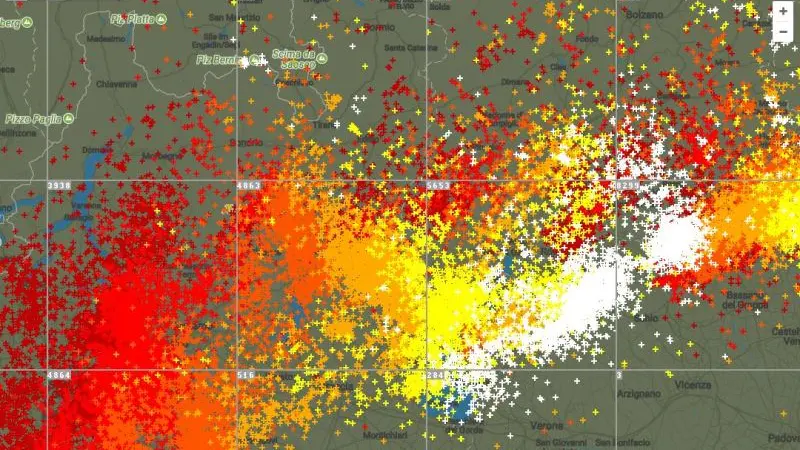 La mappa dei fulmini di questa mattina - © www.giornaledibrescia.it