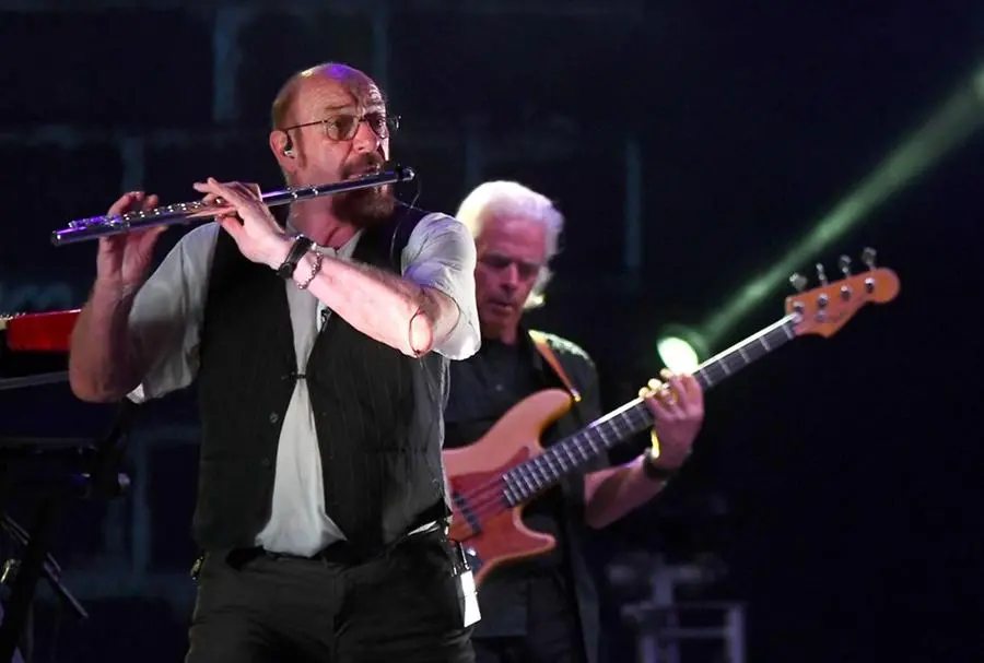 Ian Anderson, leader dei Jethro Tull, in piazza Loggia - © www.giornaledibrescia.it