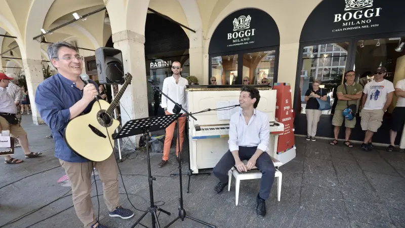 Los Urbanos dal vivo in corso Zanardelli