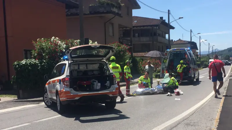 Darfo, grave la donna travolta mentre attraversava